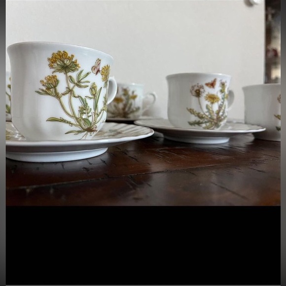 Vintage Kronester Bavaria 1970's Floral Tea Cups and Saucers Set - Picture 3 of 10